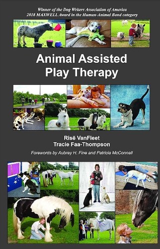 Animal Assisted Play Therapy by Risë VanFleet, Tracie Faa-Thompson cover