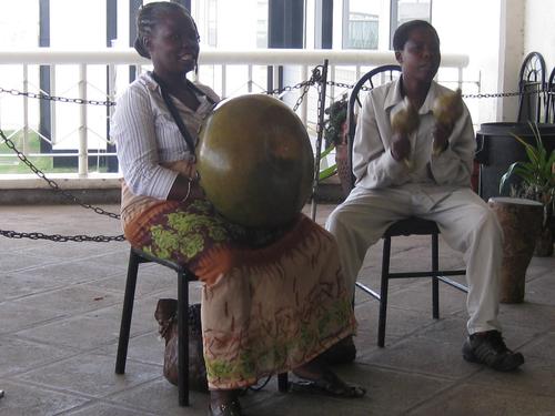 Mabvumira enhetembo